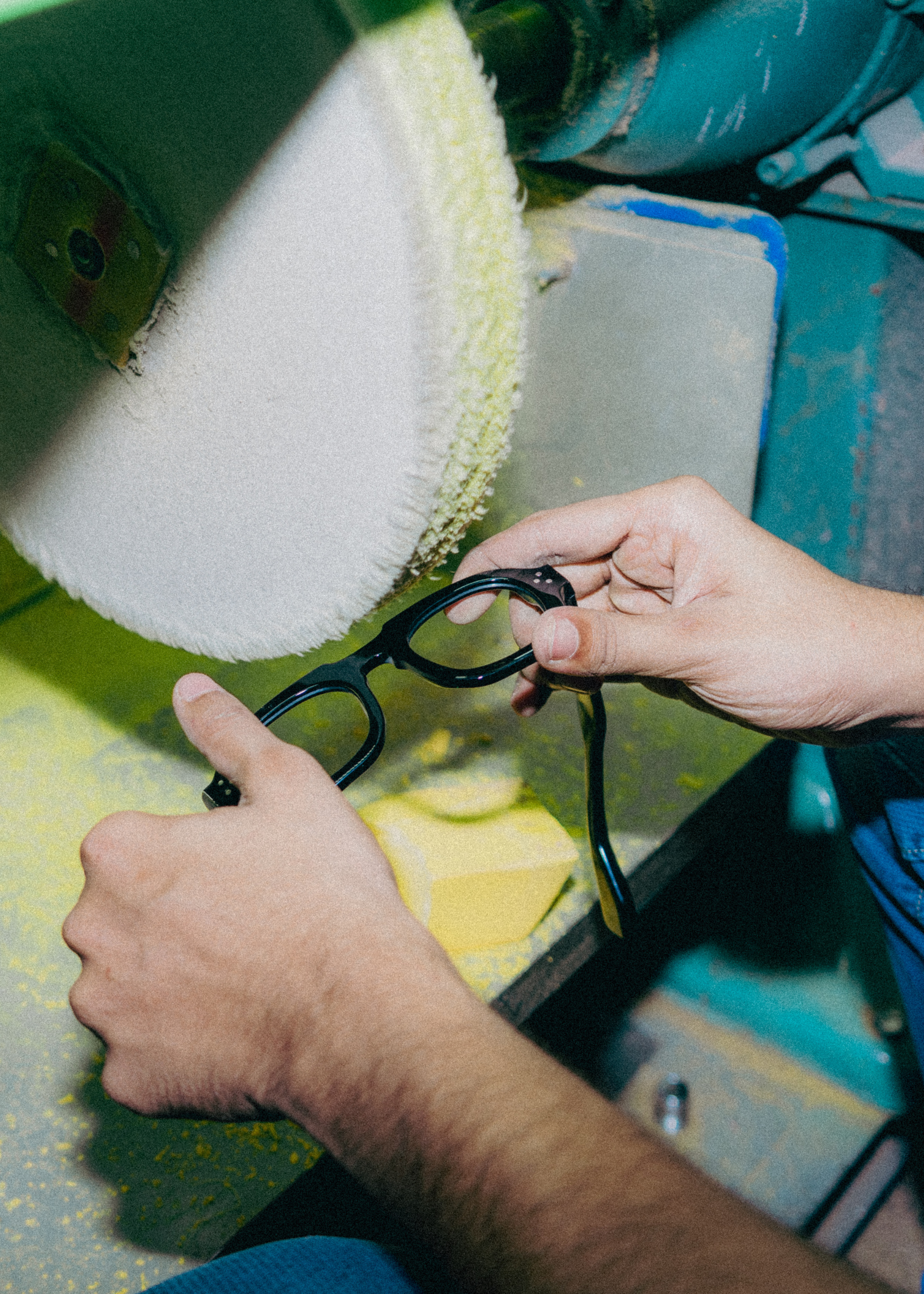 How We Refurbish Your Old Frames in Goa