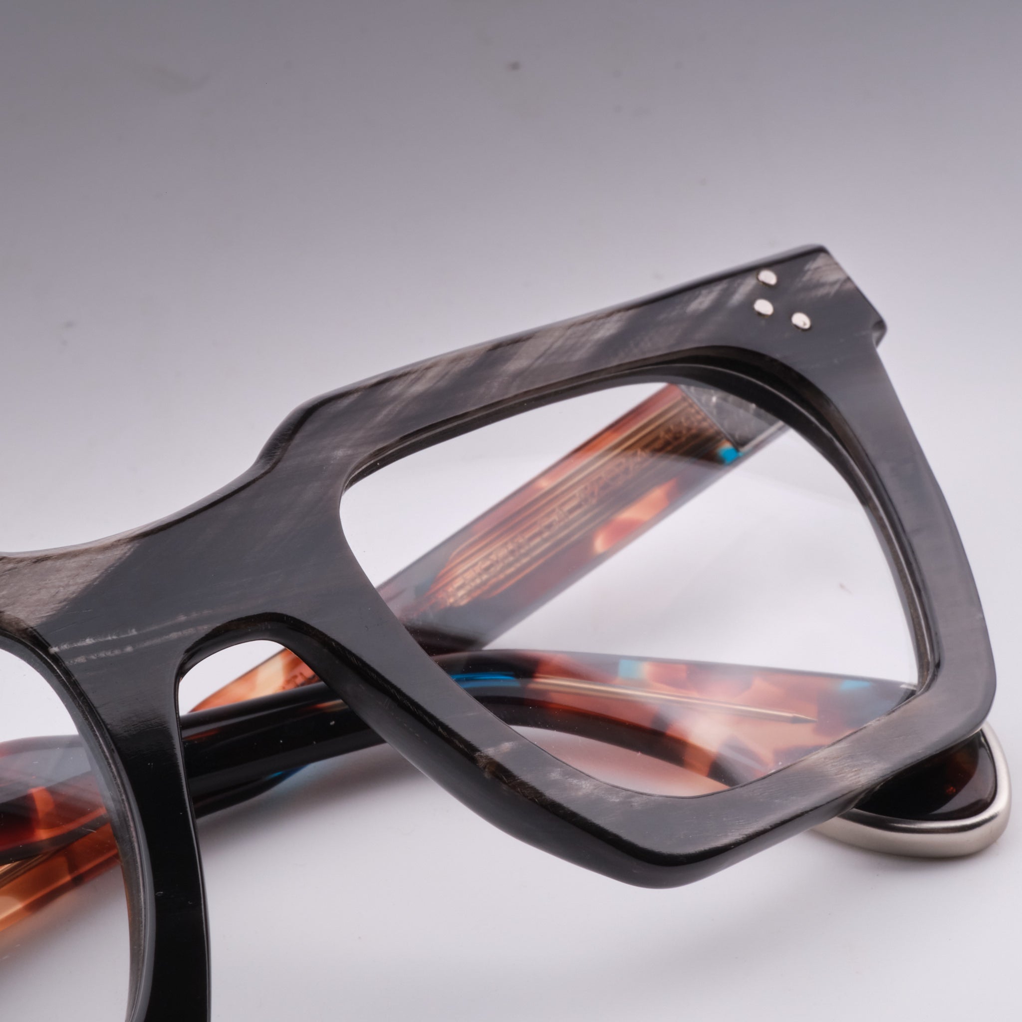 Starke Black White Horn C4