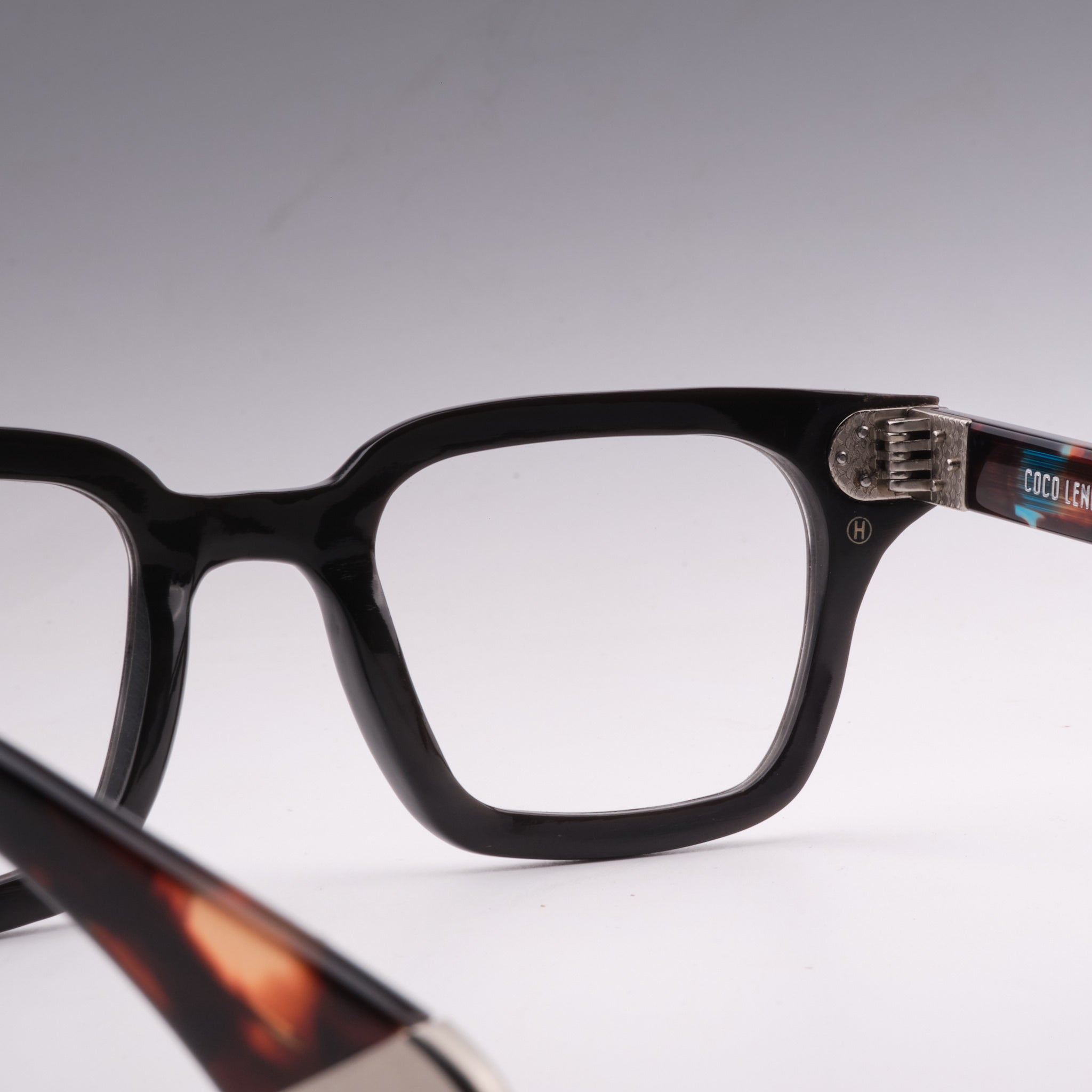 Uslar Black White Horn Skye SG