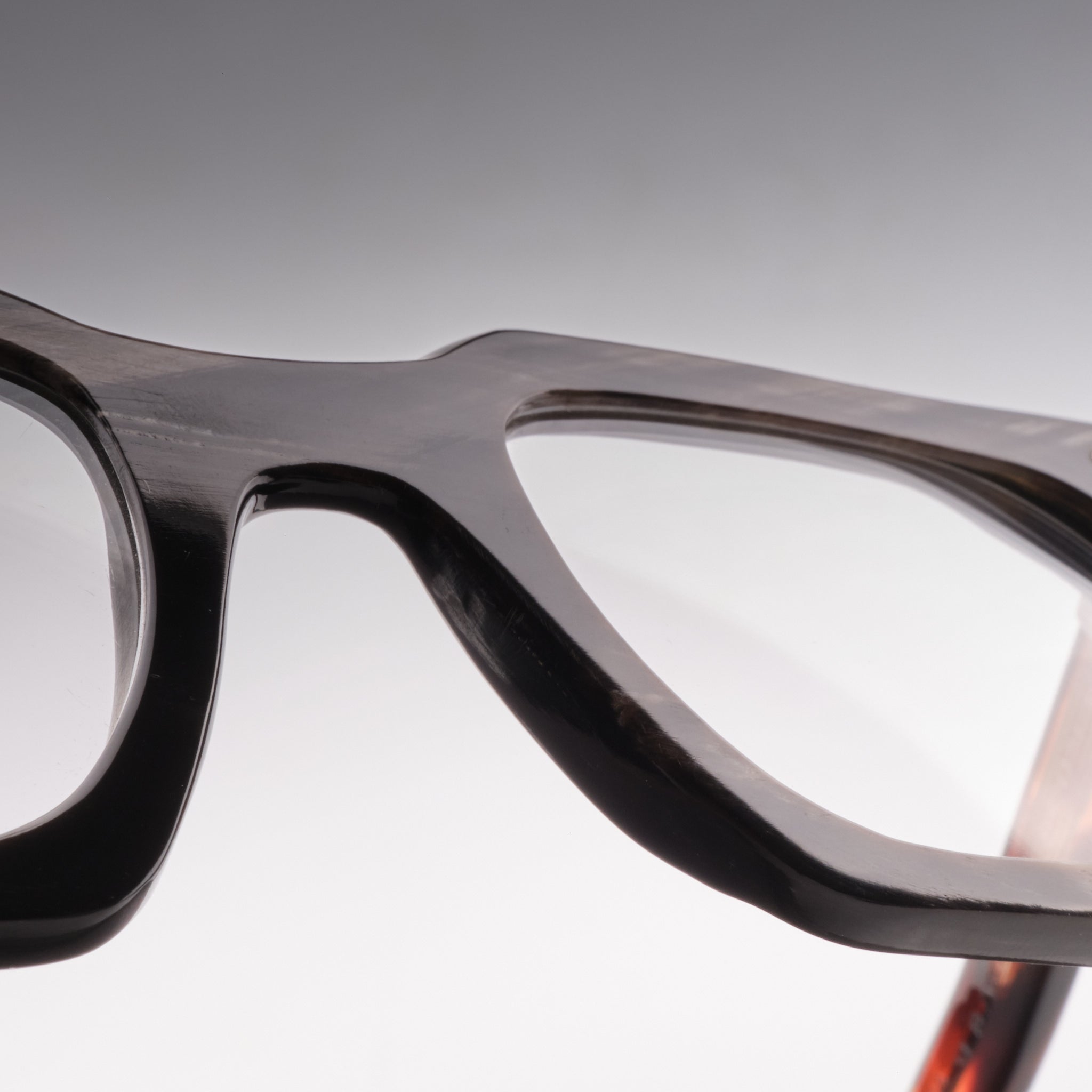 Starke Black White Horn C4