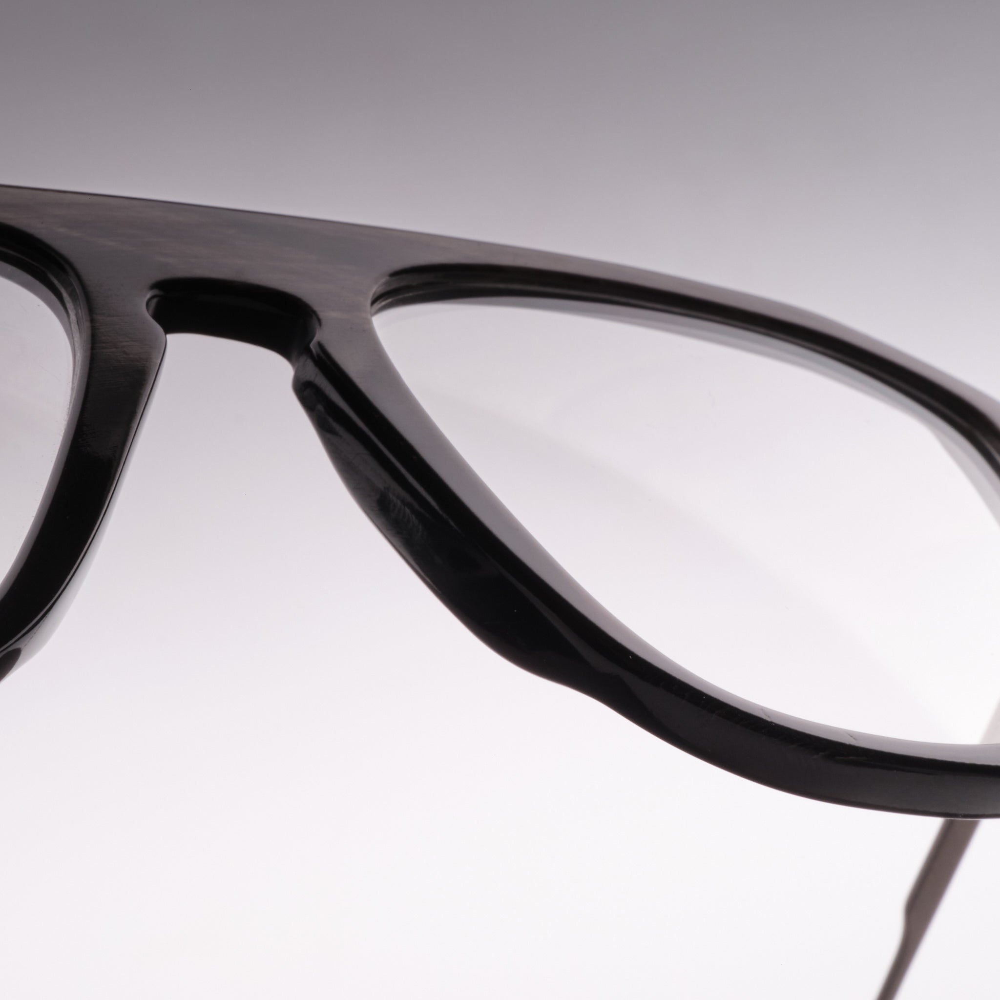 Akhal Black White Horn & Silver