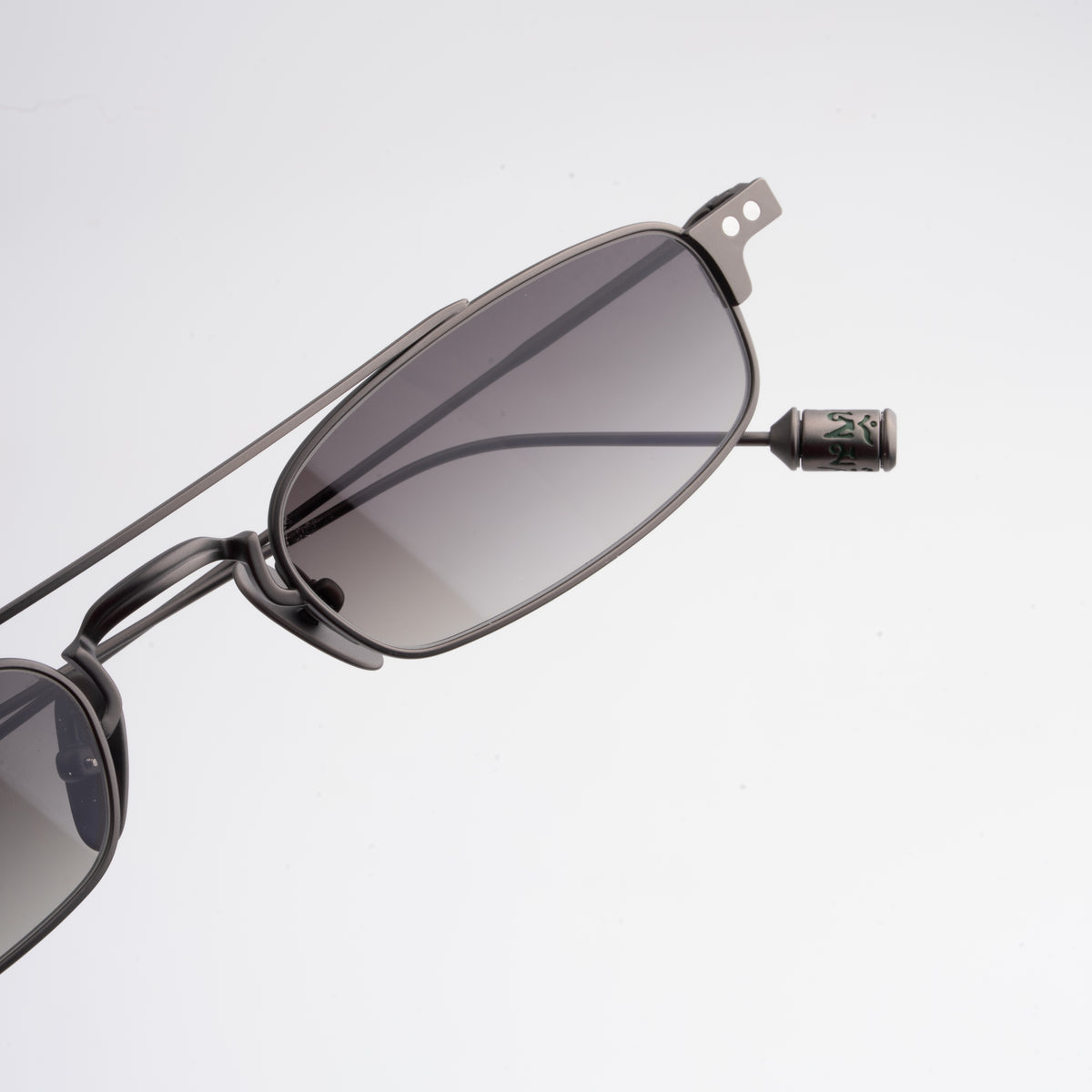 Omren Gunmetal close-up 1