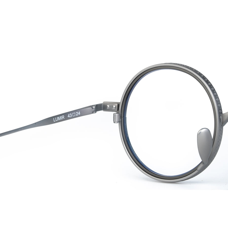 Lumir Silver close-up 3