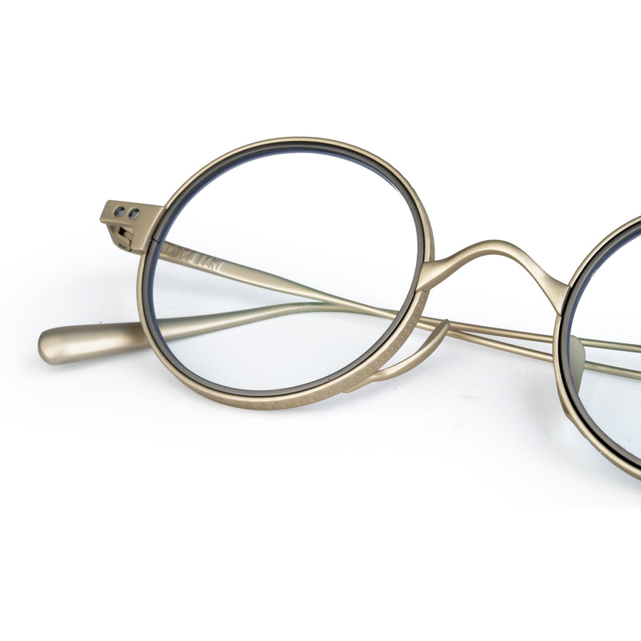 Lumir Gold close-up 2