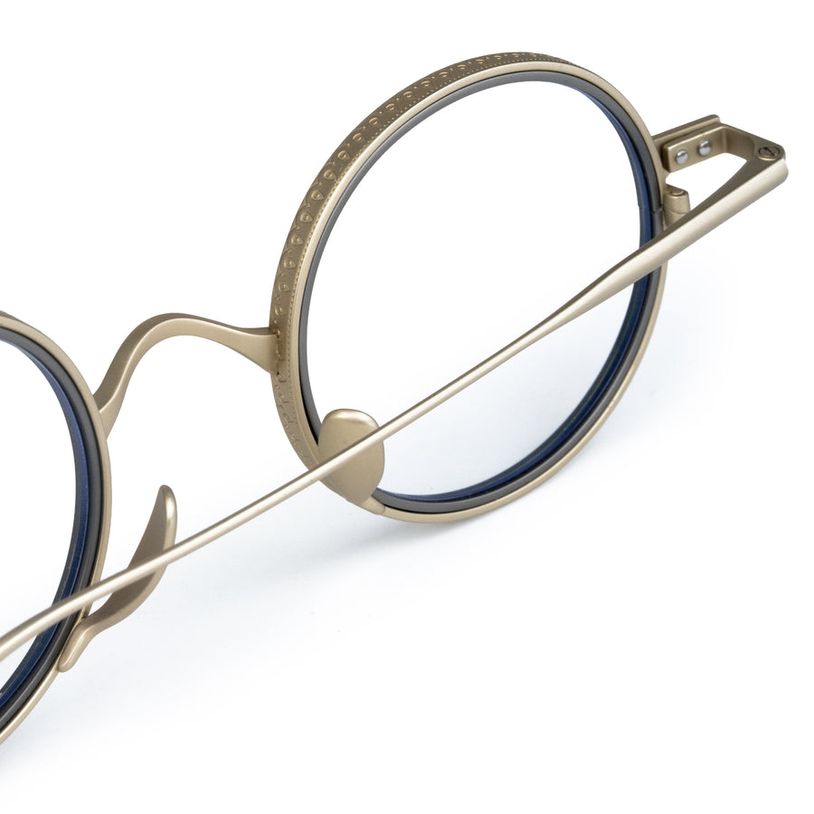 Lumir Gold close-up 3