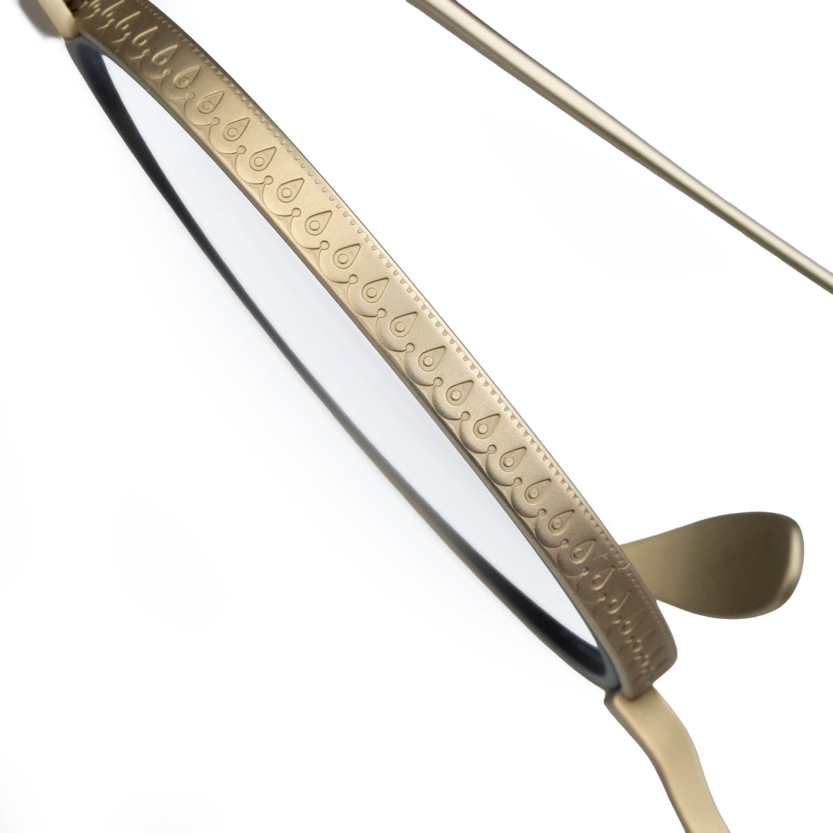 Lumir Gold close-up 1