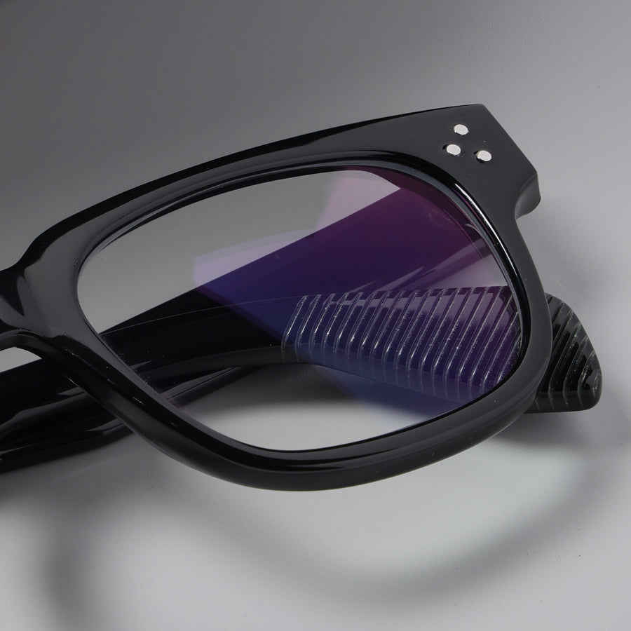 Marken Black close-up 3