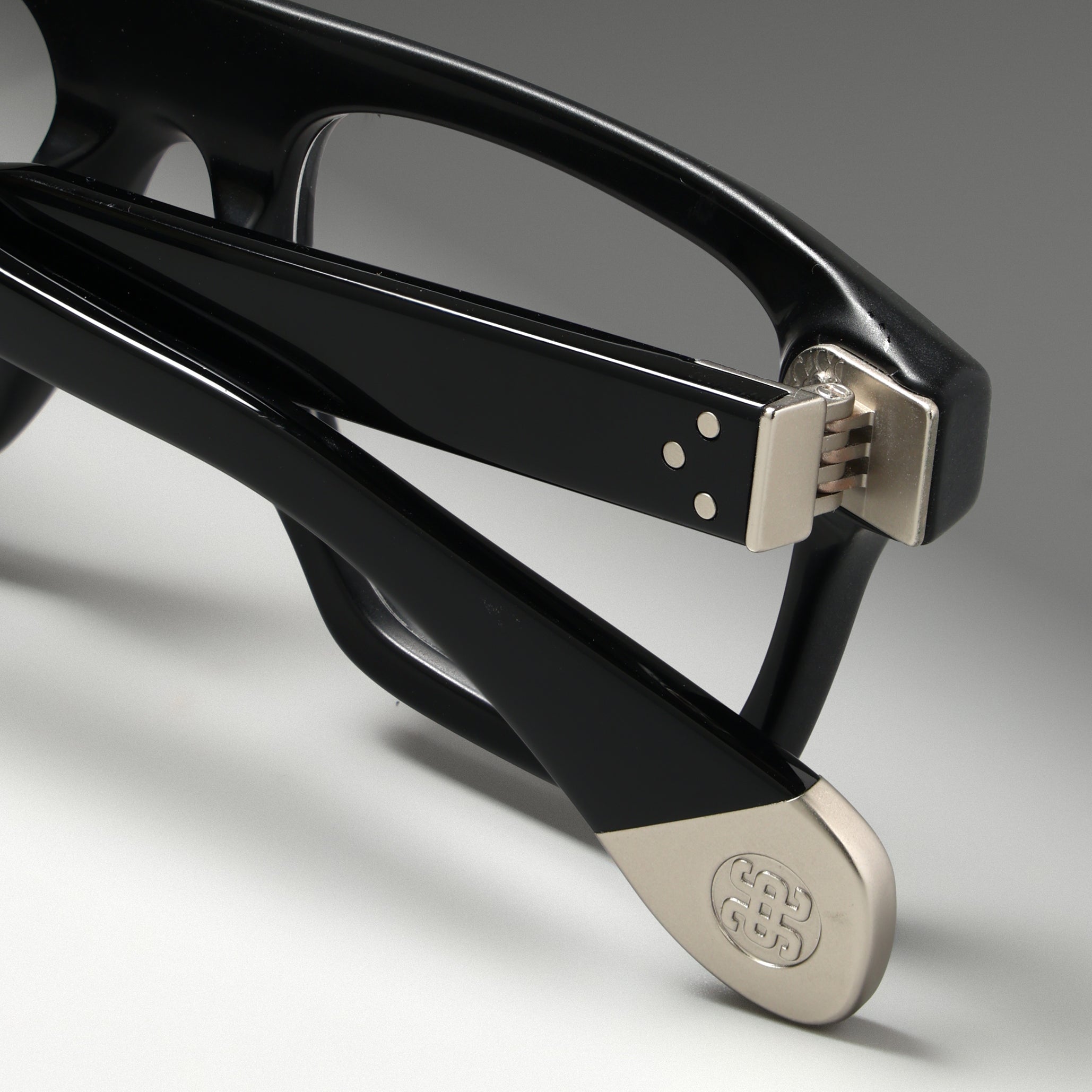 Suri Black Structura