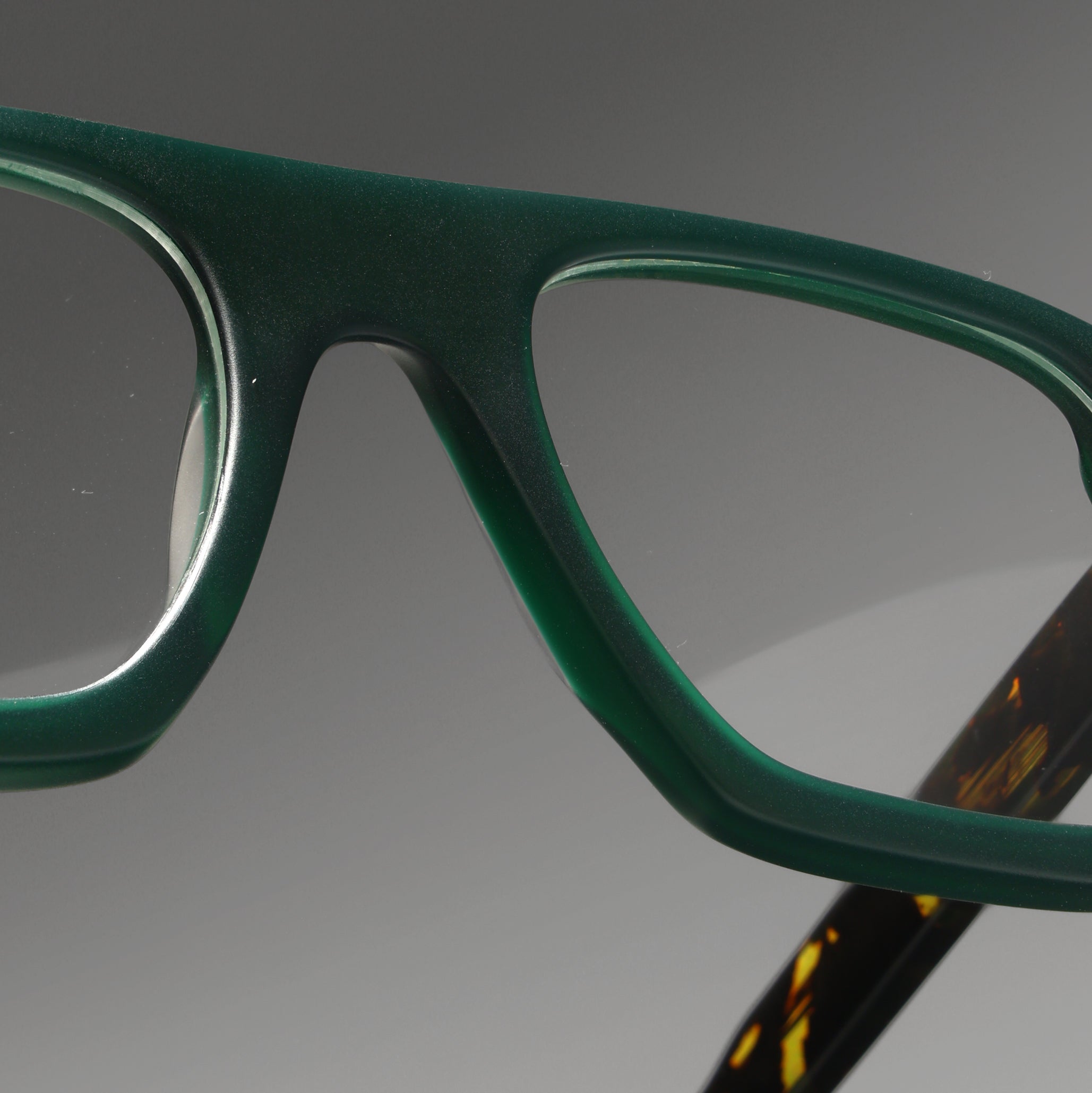 Suri Emerald Green Structura