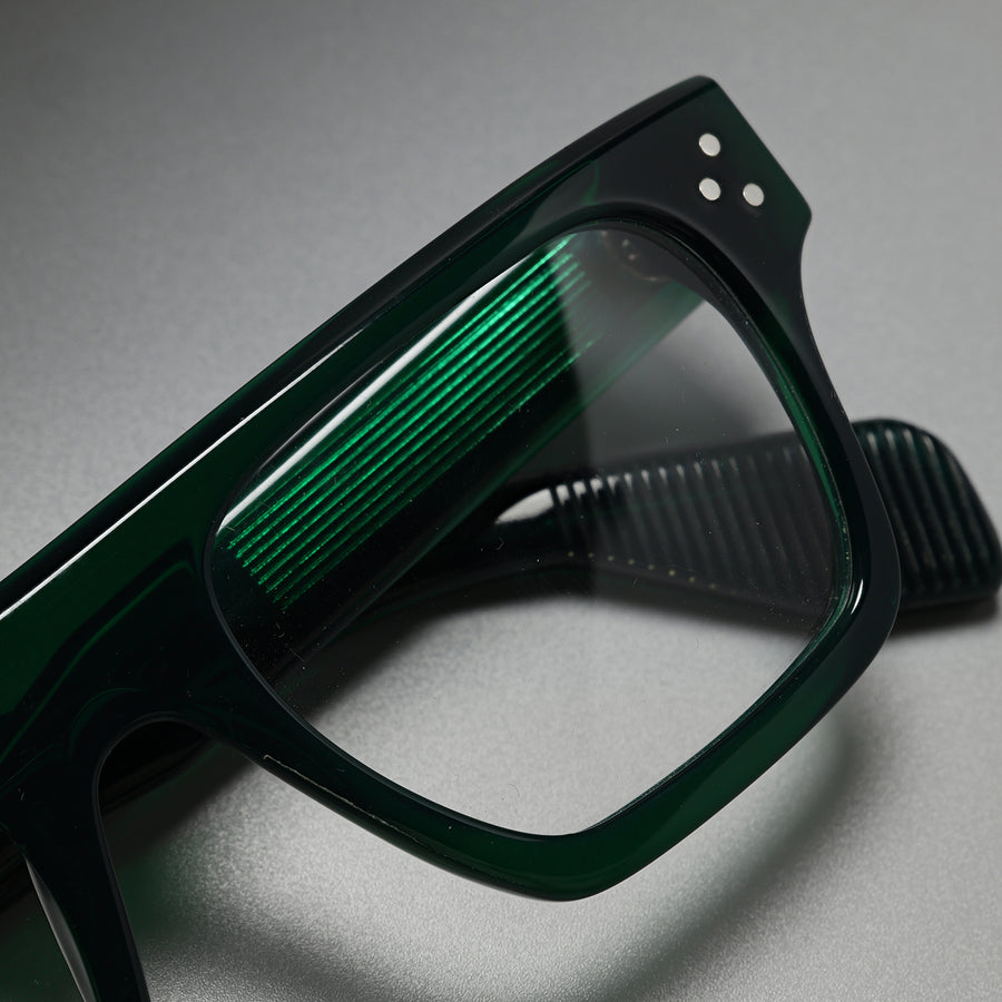 Suri Emerald Green close-up 3