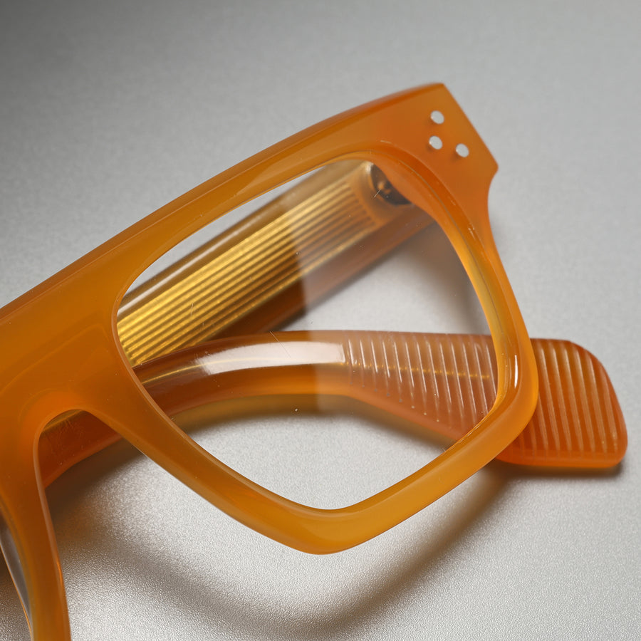 Suri Honey close-up 3