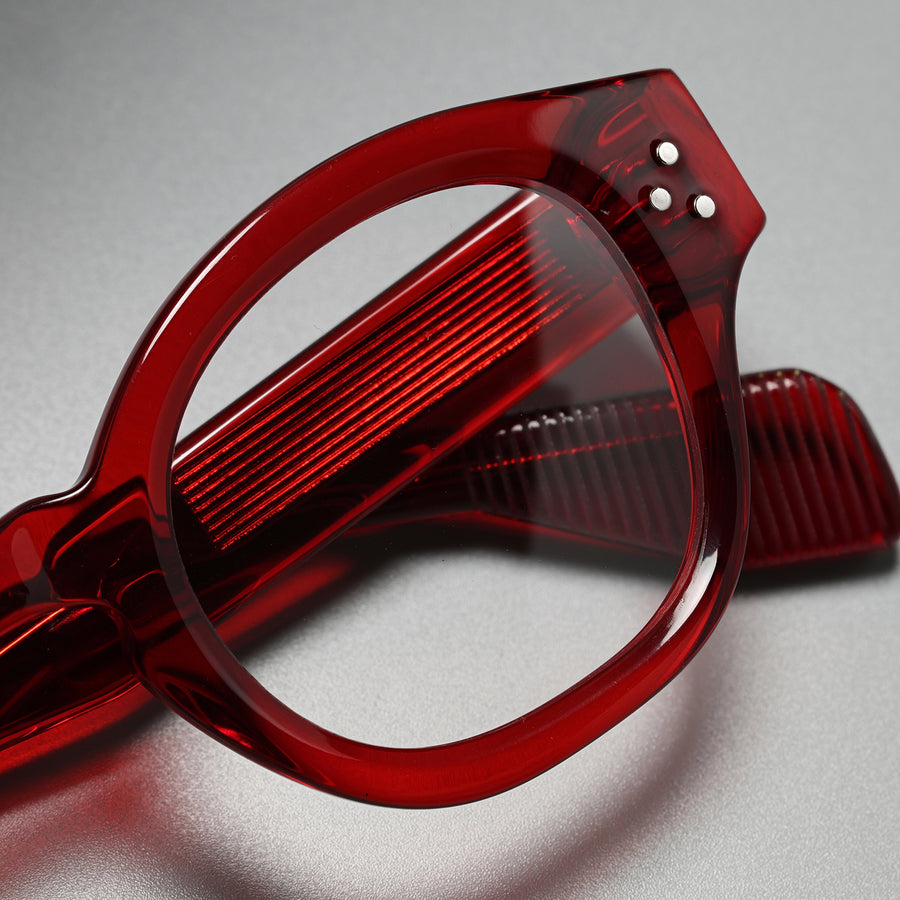 Unjaqd Red close-up 3