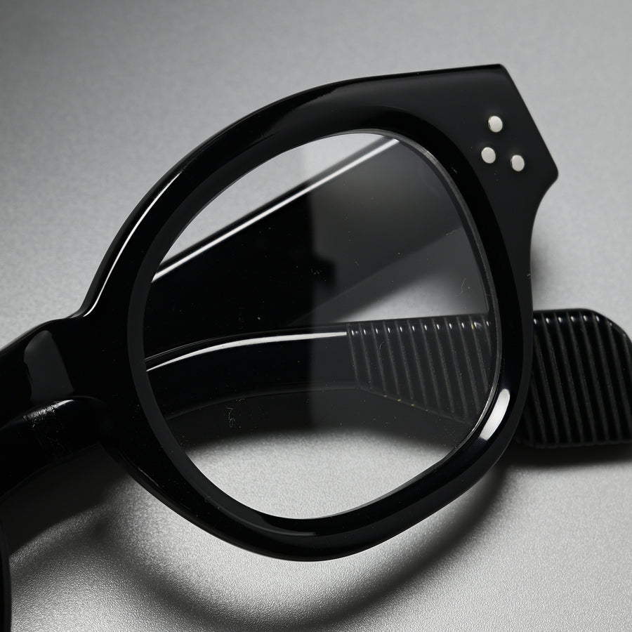 Unjaqd Black close-up 3