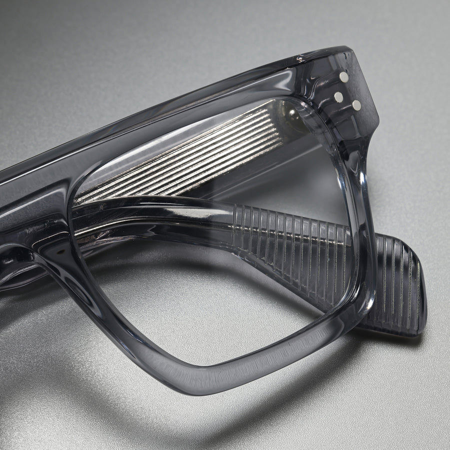 Suri Gray close-up 3