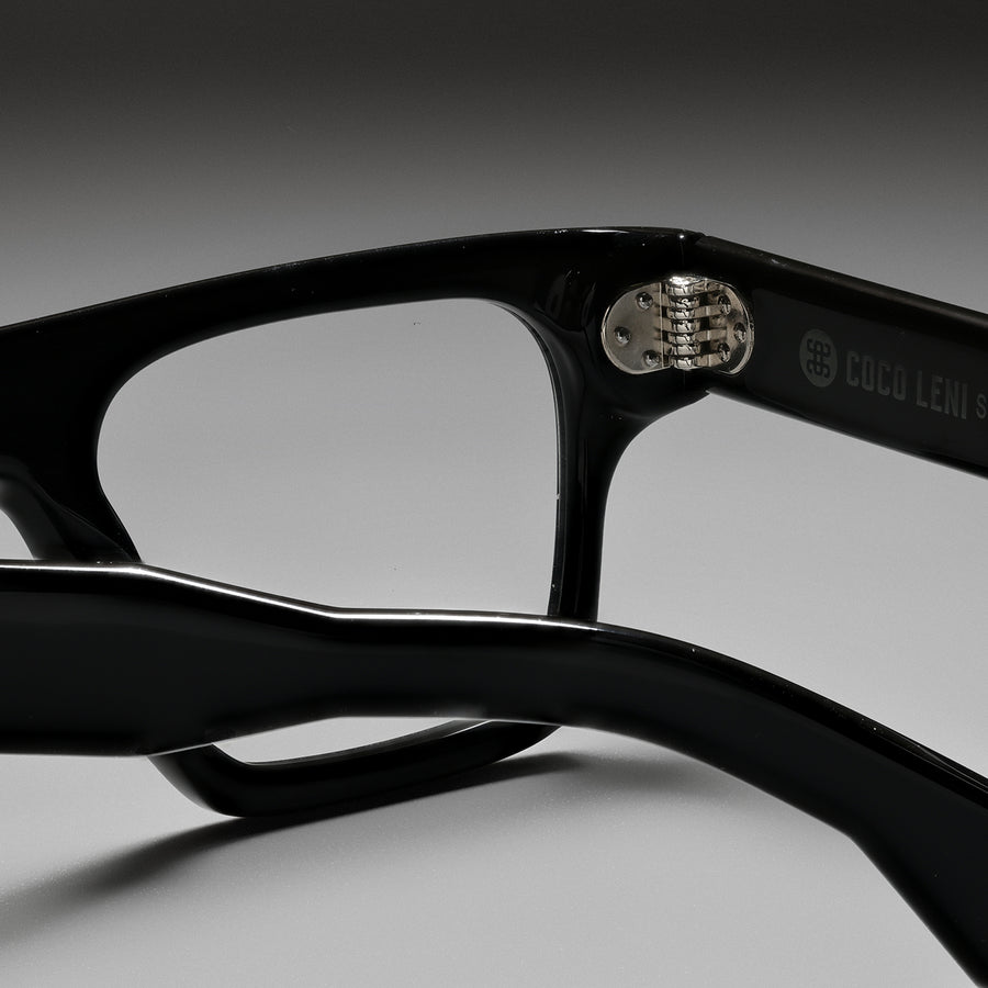 Suri Black close-up 2