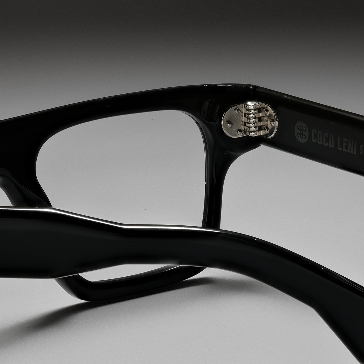 Suri Black SG