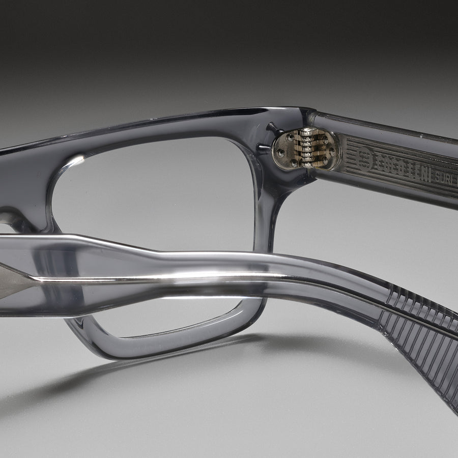 Suri Gray close-up 2