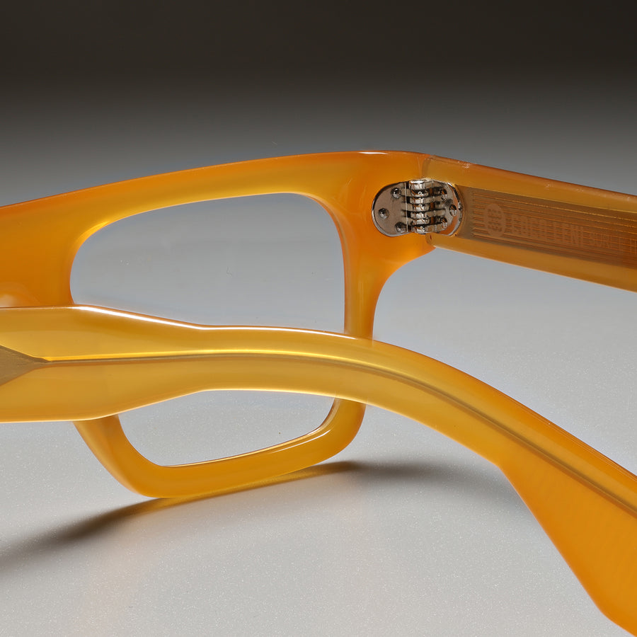 Suri Honey close-up 2