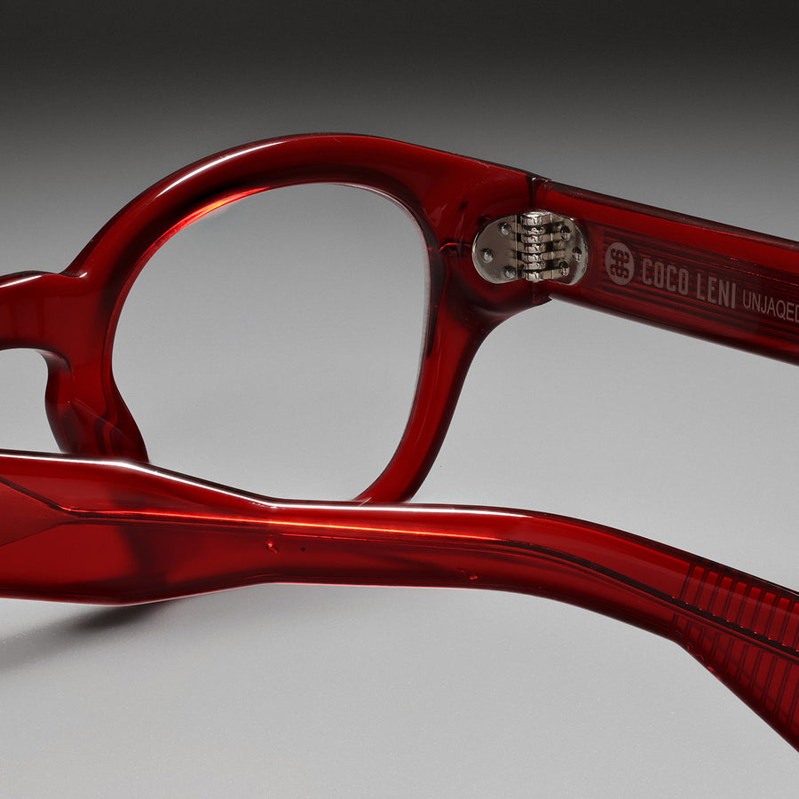 Unjaqd Red close-up 2