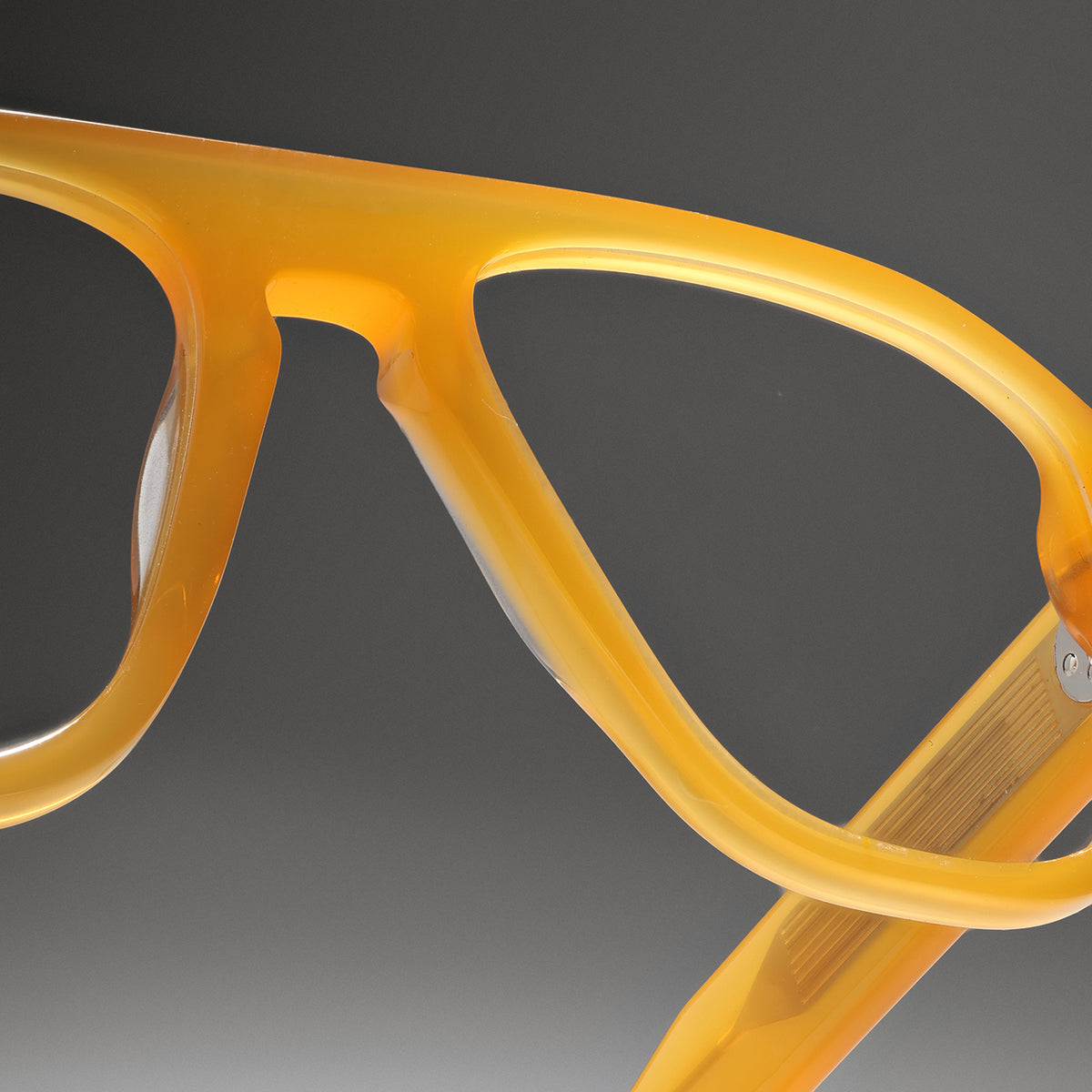 Akhal Honey close-up 1