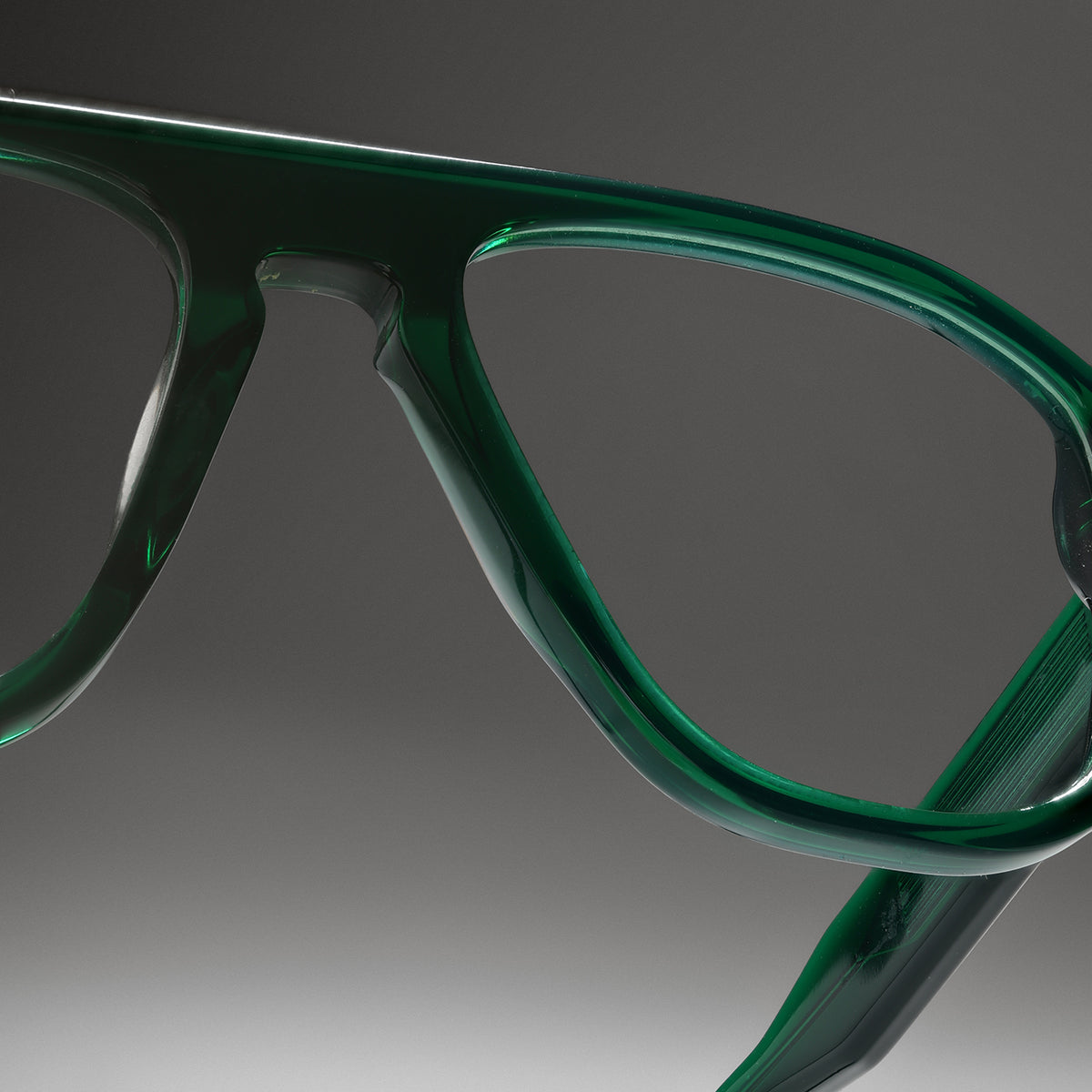 Akhal Emerald Green close-up 1