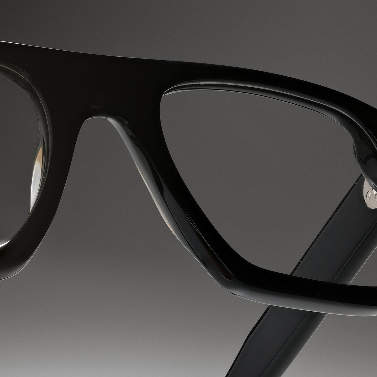 Suri Black close-up 1