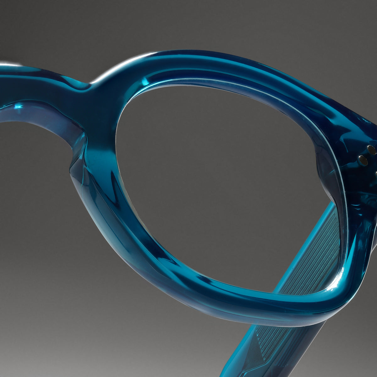 Unjaqd Teal close-up 1