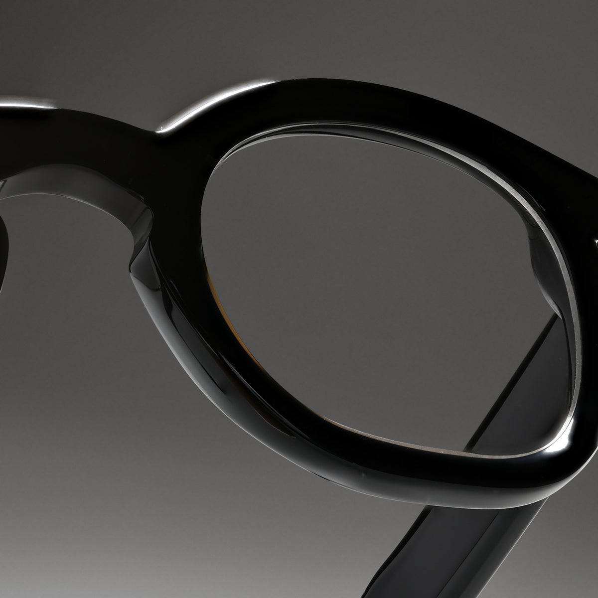 Unjaqd Black close-up 1