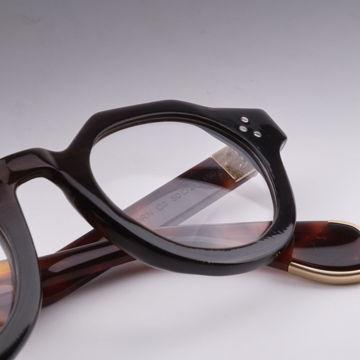 Paradise Horn C3 close-up 1