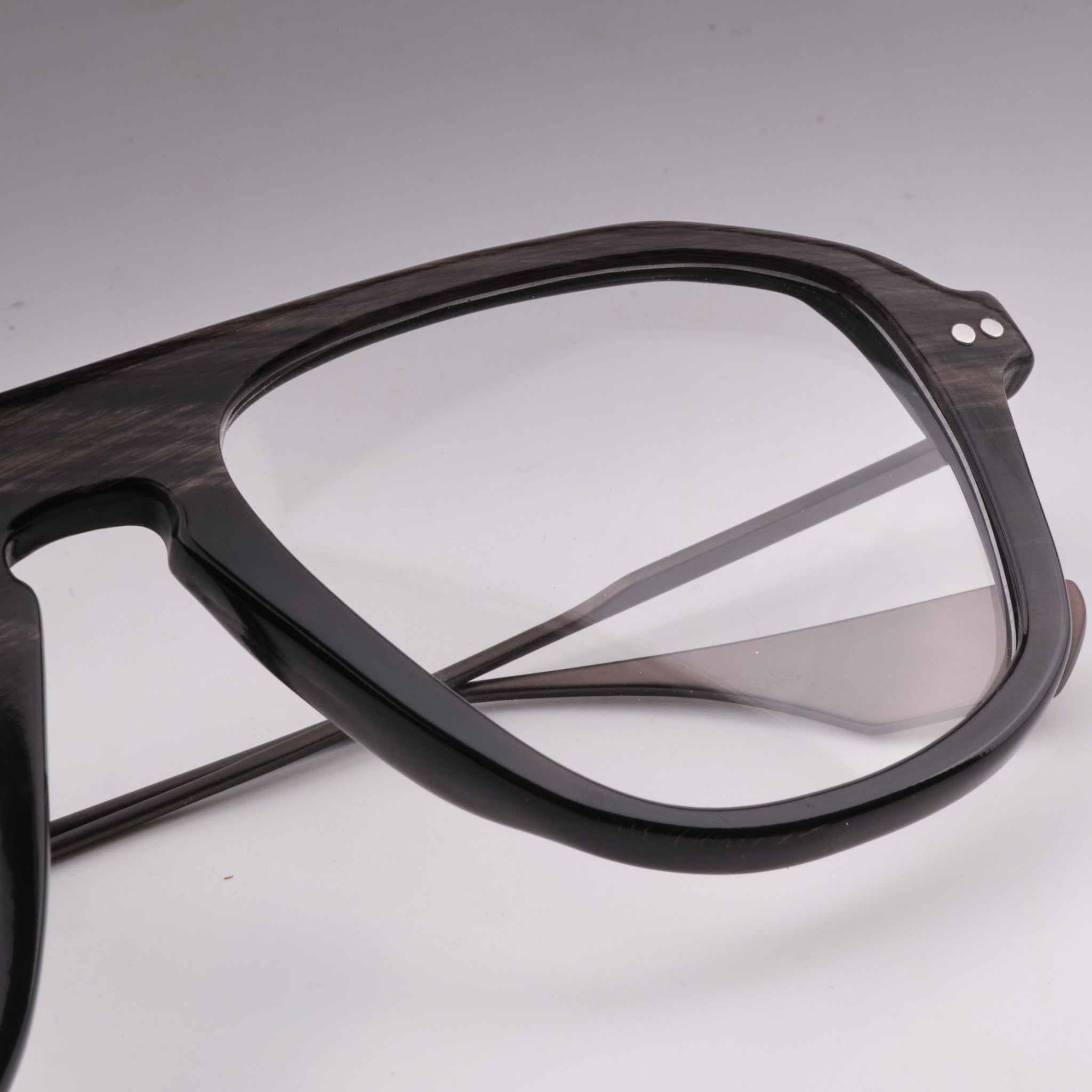 Akhal Black White Horn & Silver