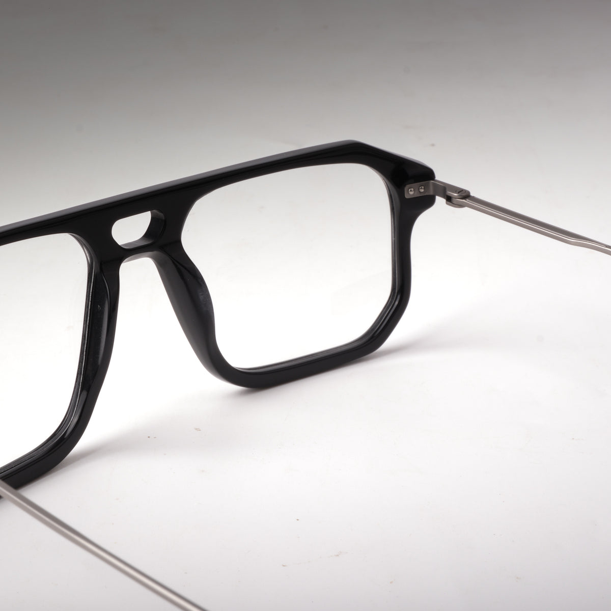 Raywar Black & Silver