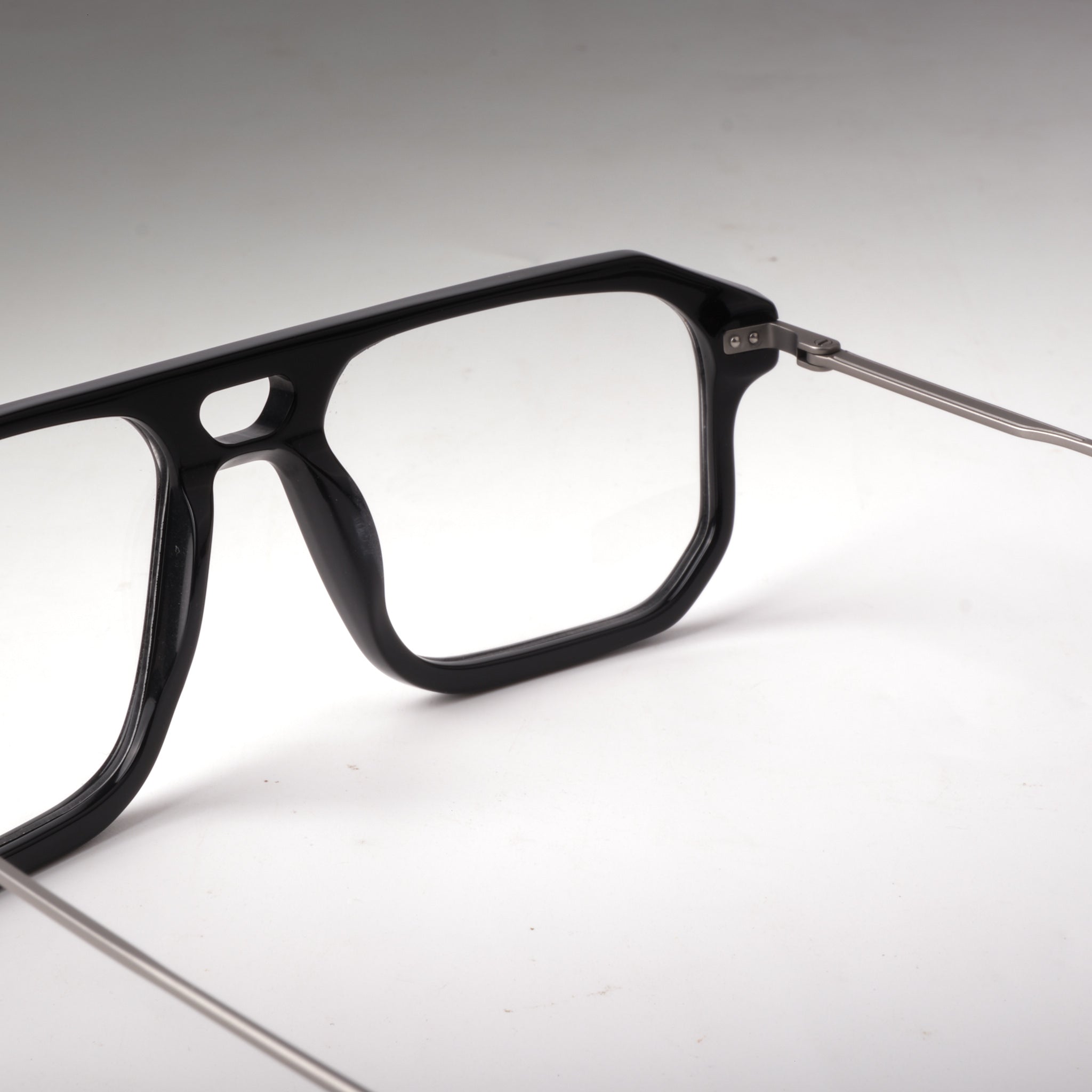 Raywar Black & Silver