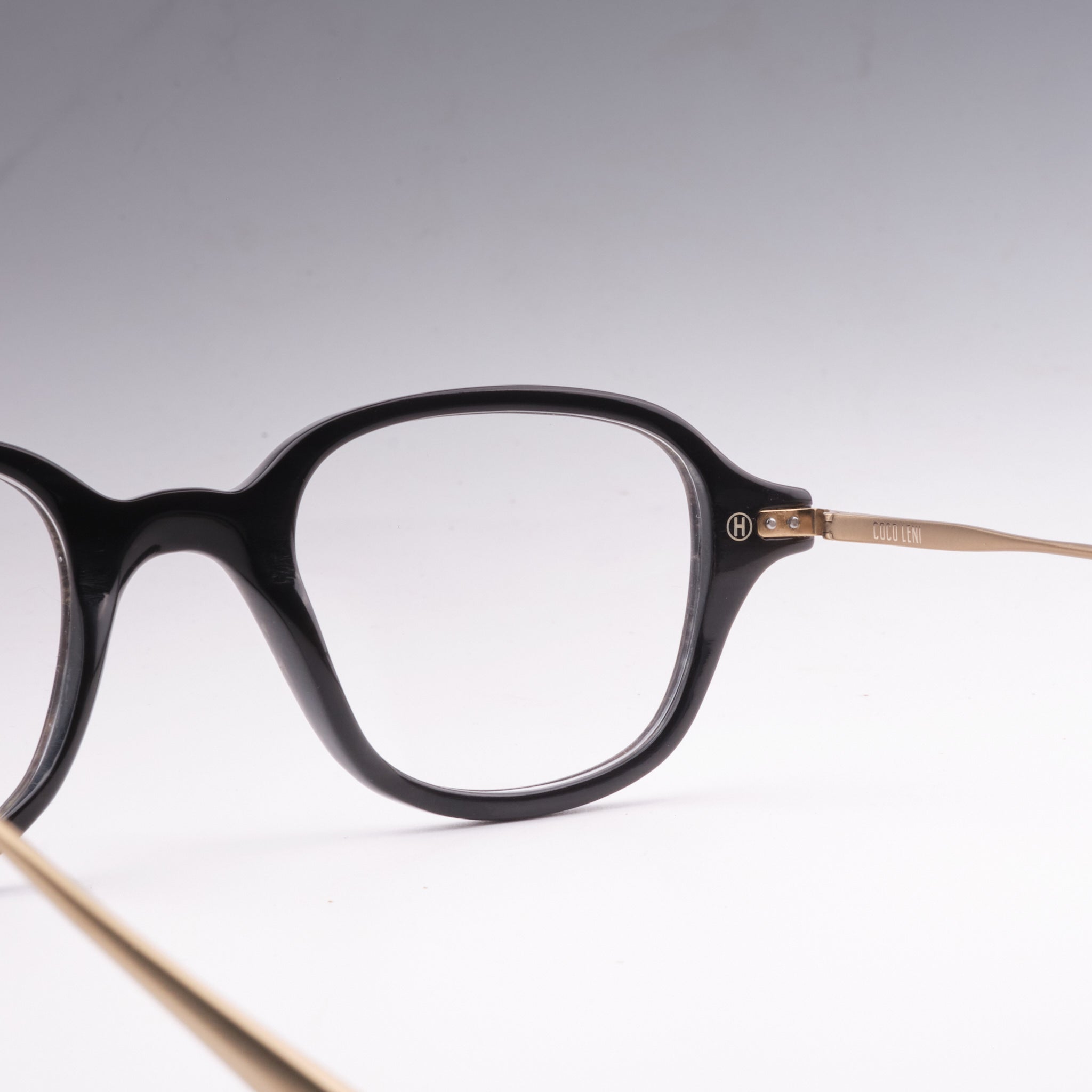 Lira Black White Horn & Gold