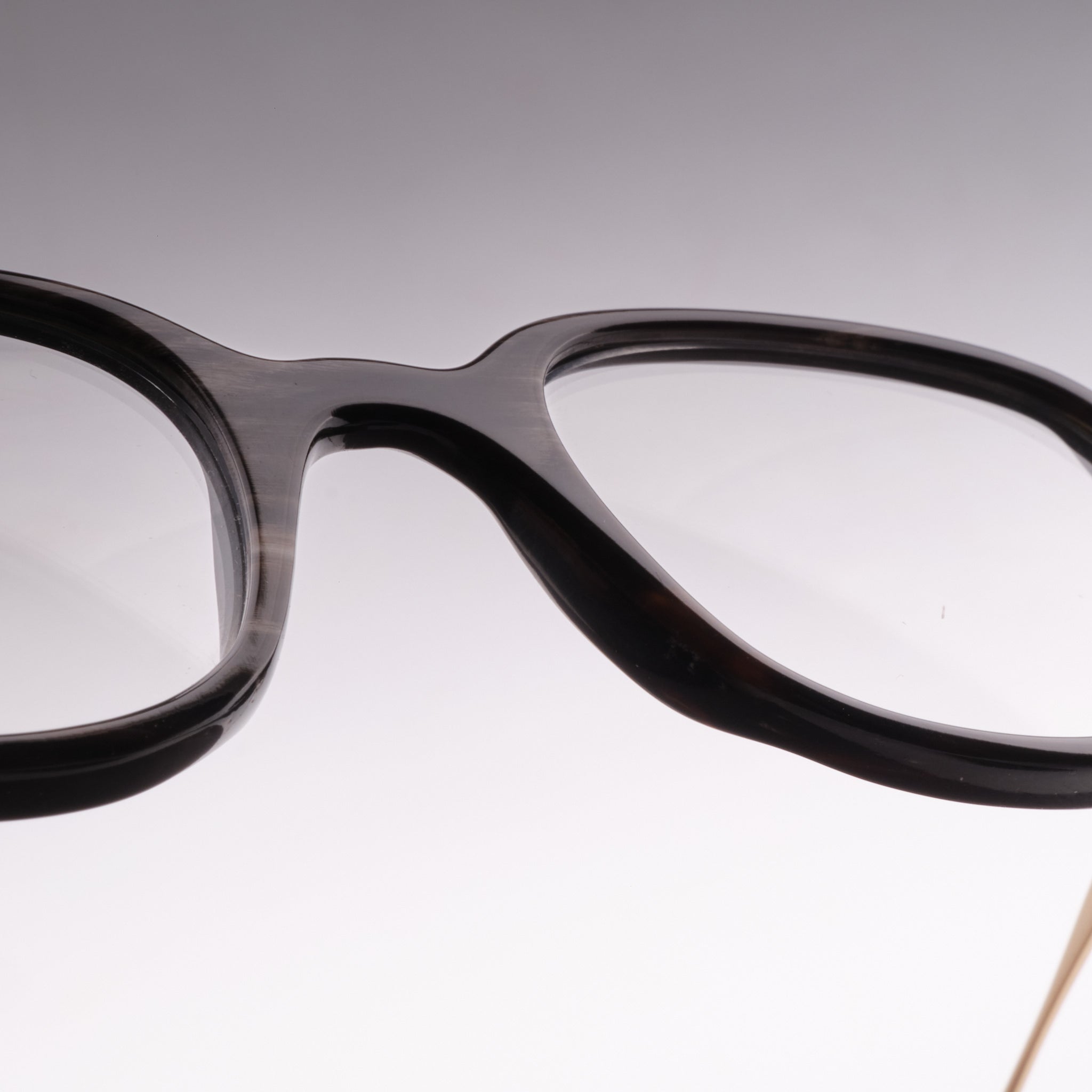 Lira Black White Horn & Gold