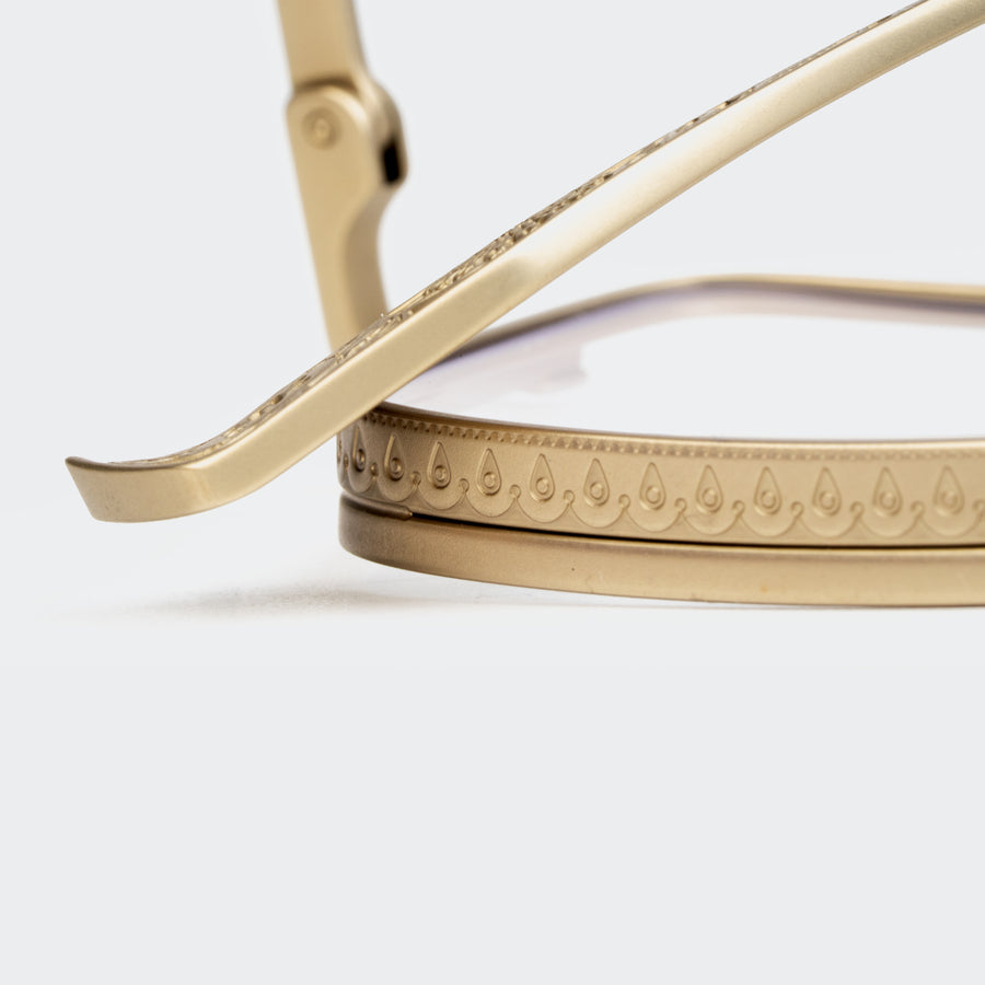 Taren Gold close-up 2