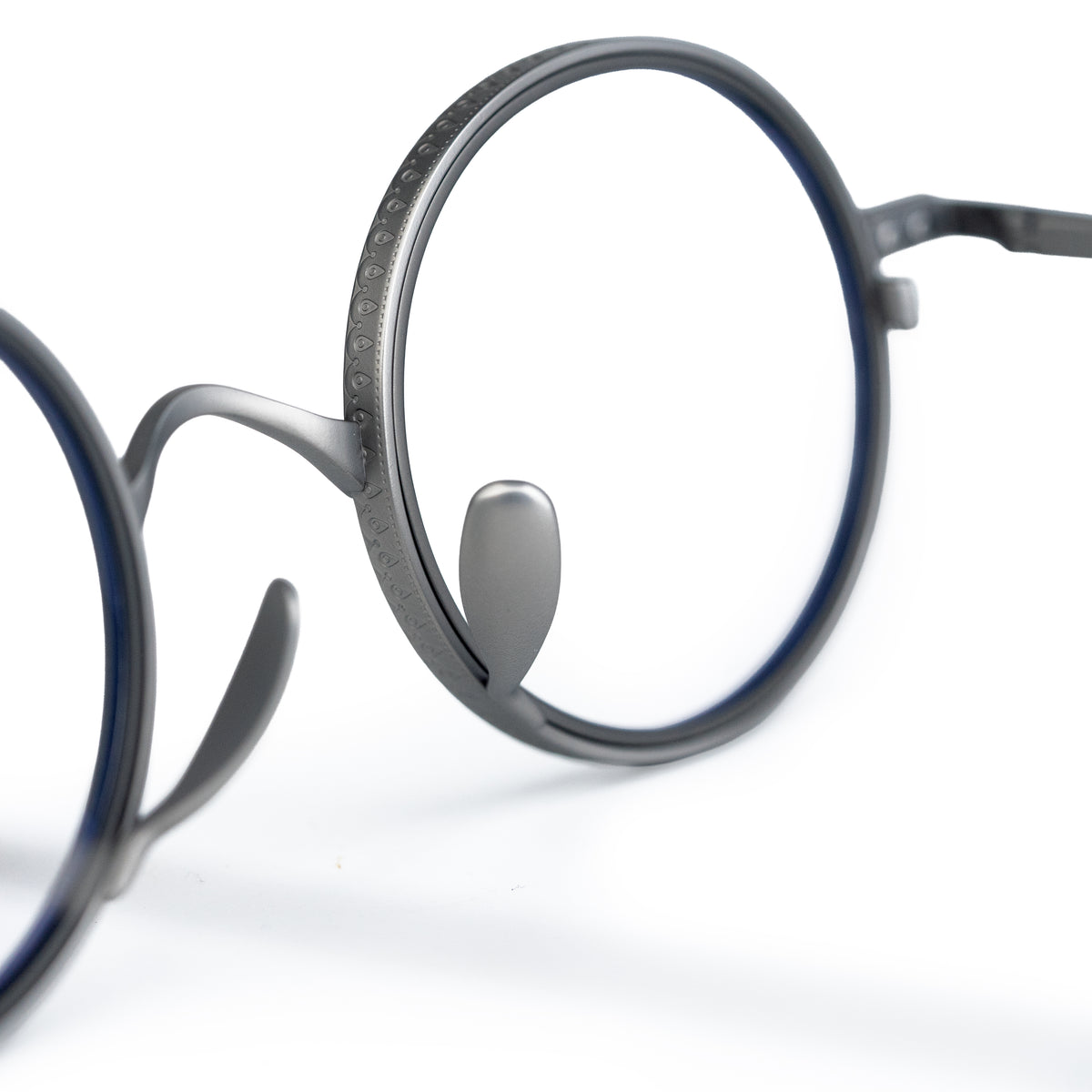 Lumir Silver close-up 1