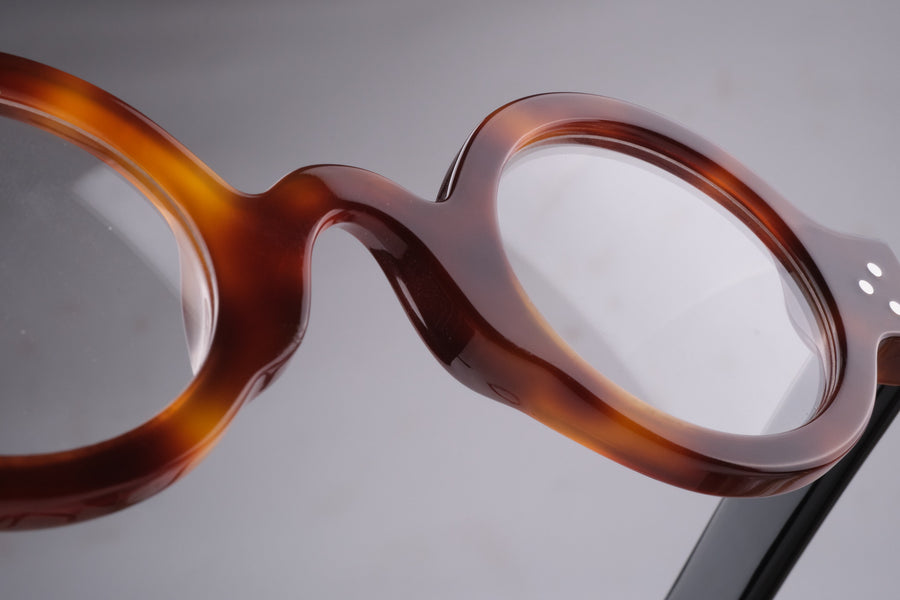 Zweig Tortoise & Black close-up 3