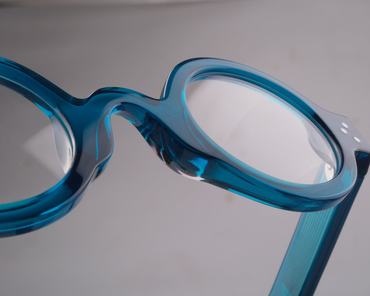 Zweig Teal close-up 1