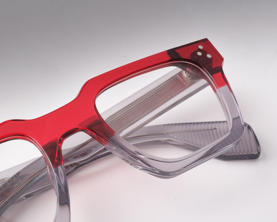 Starke Red - Grey & Grey close-up 2