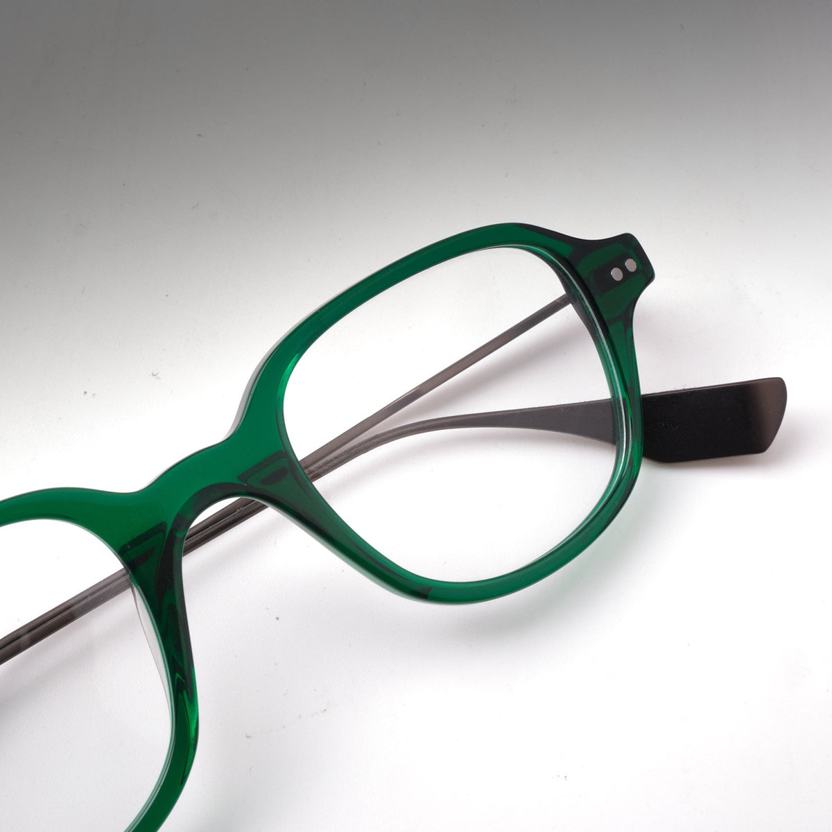 Lira Crystal Green & Gunmetal SG