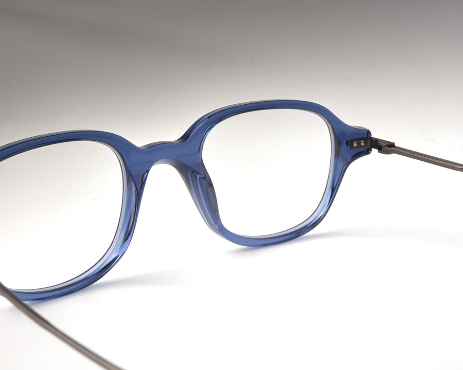 LIRA Crystal Blue & Gunmetal close-up 2