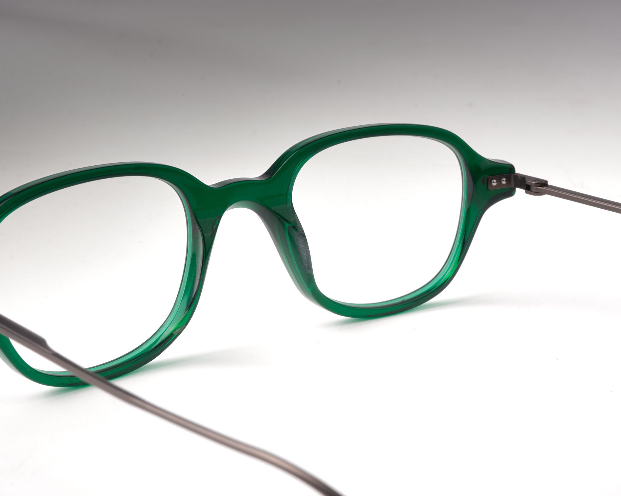 LIRA Crystal Green & Gunmetal