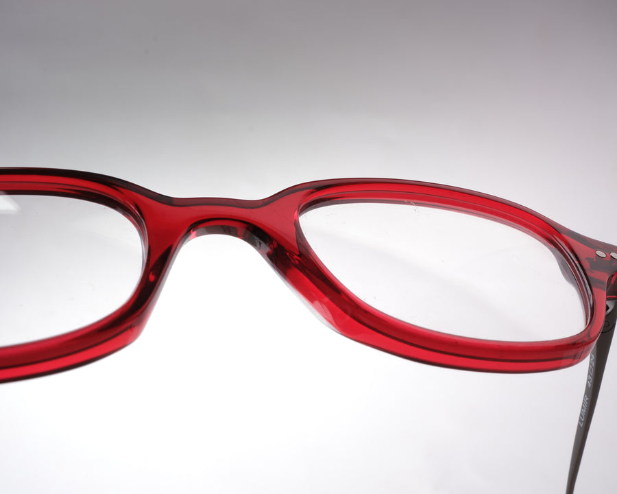 LIRA Red & Gunmetal close-up 2