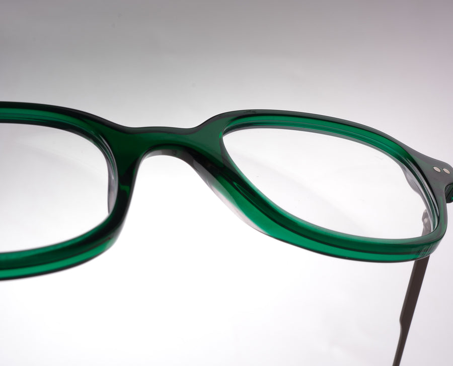 LIRA Crystal Green & Gunmetal close-up 3