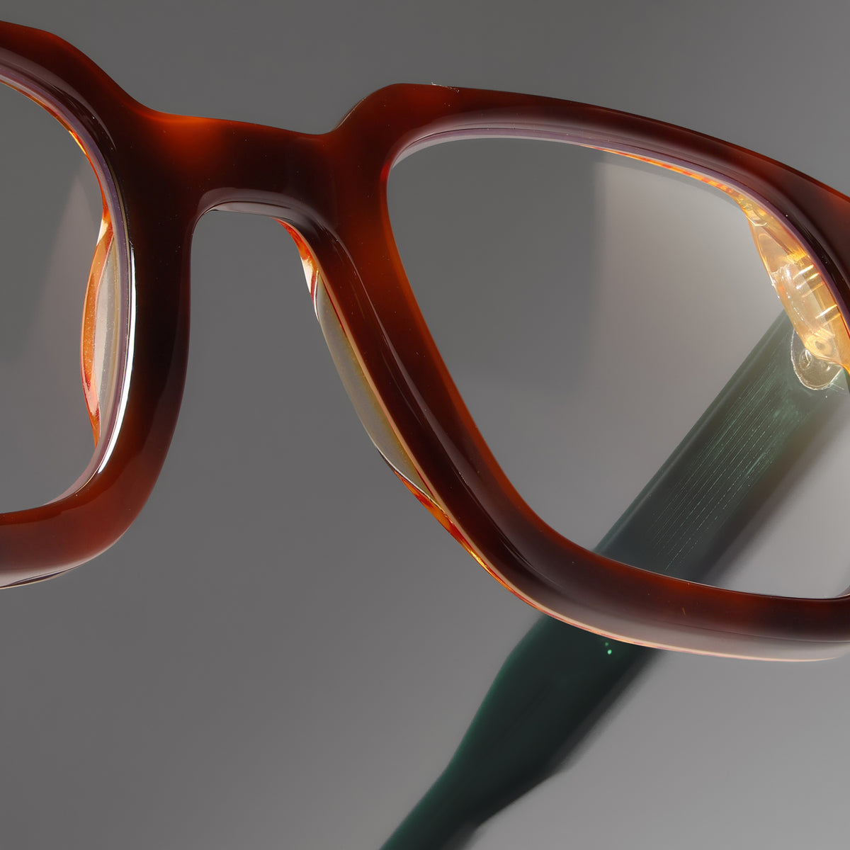 Uslar Tortoise Lam Emerald Green close-up 1