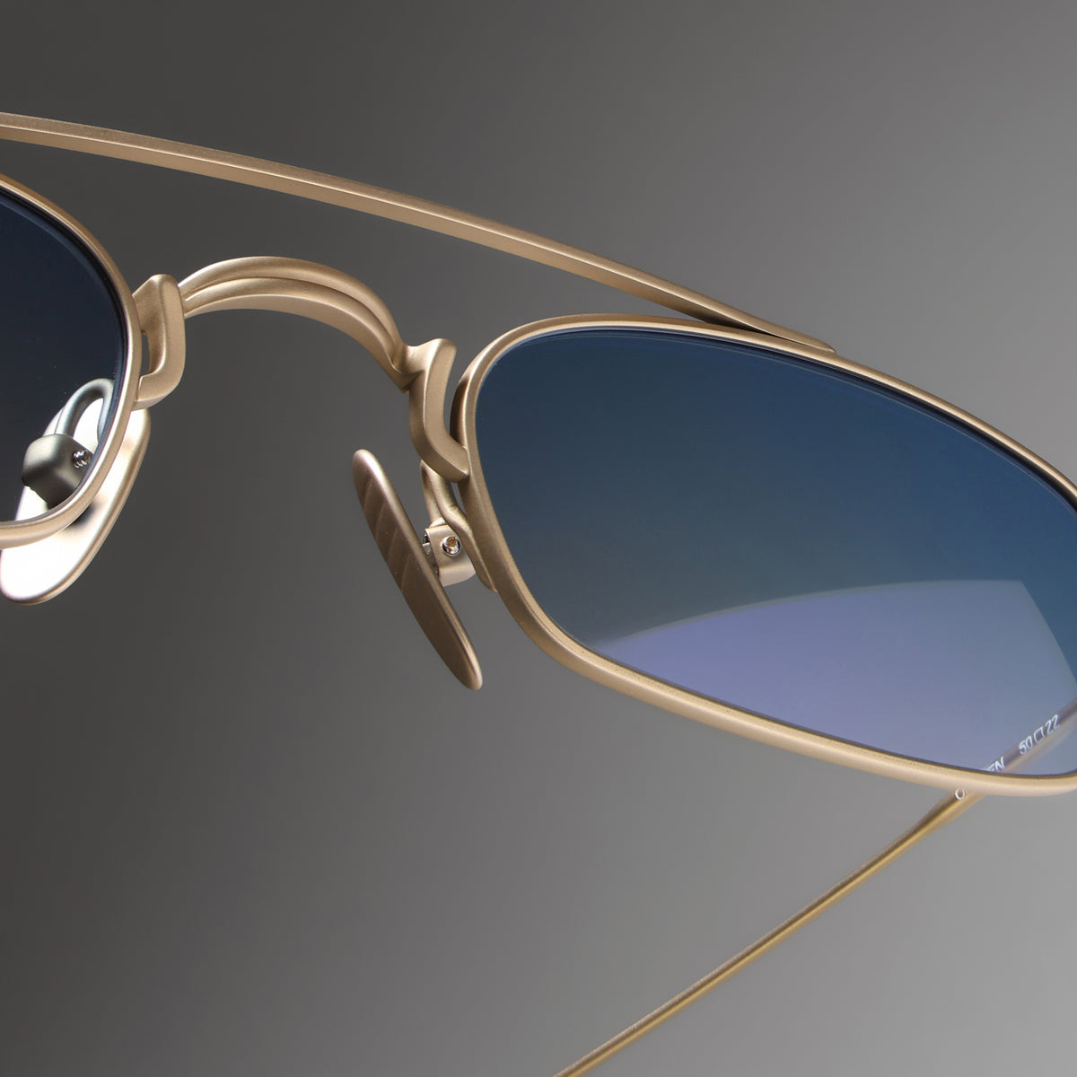 Omren Gold close-up 1