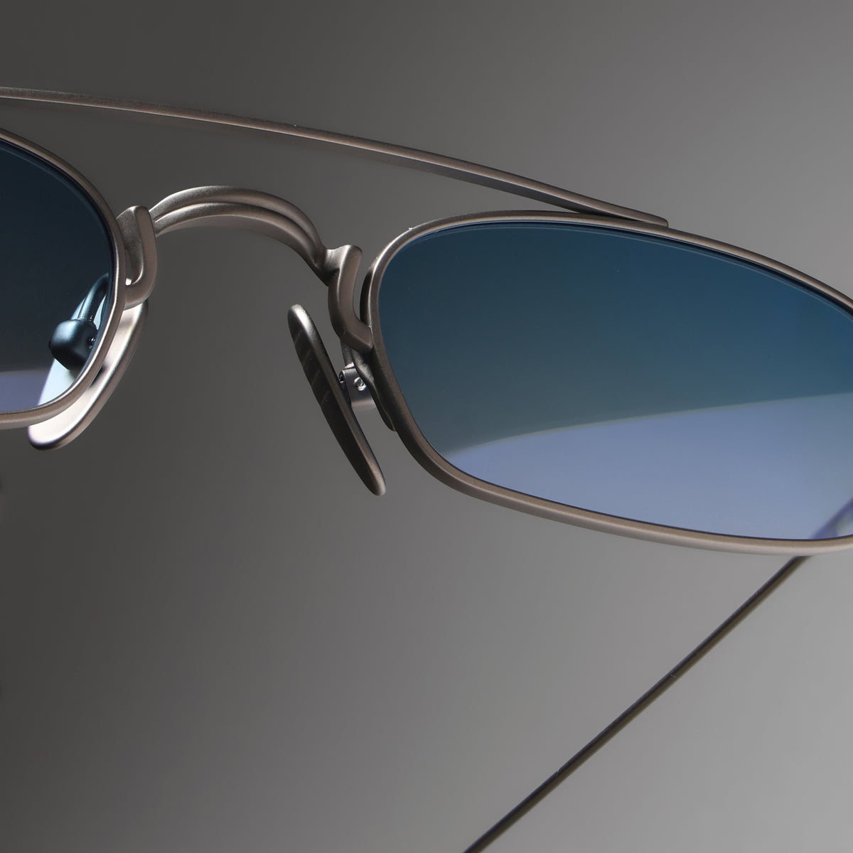 Omren Gunmetal close-up 1