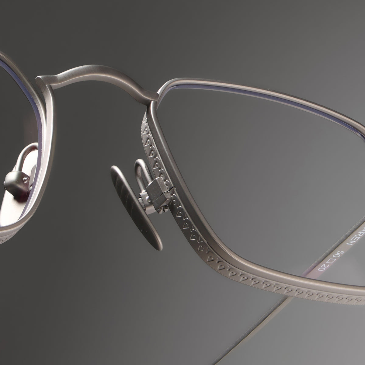 Norix Silver close-up 1