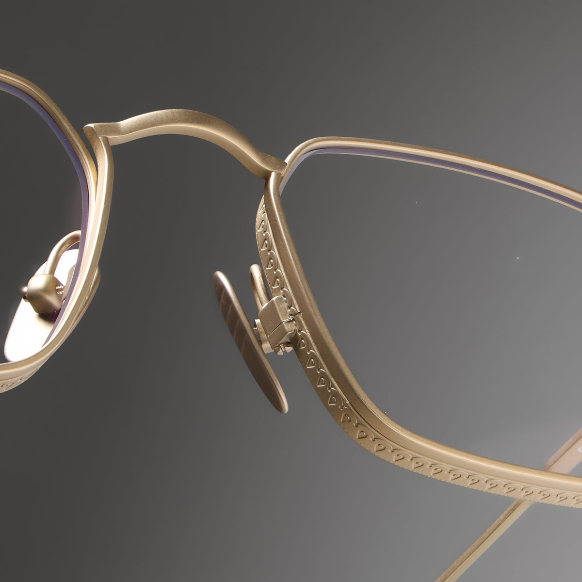 Taren Gold close-up 1