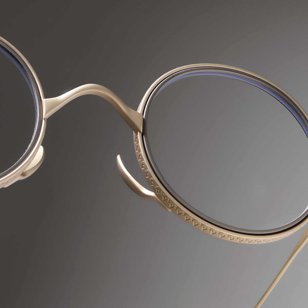 Lumir Gold close-up 1